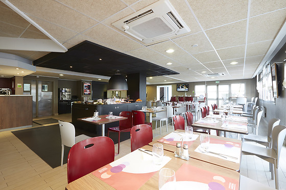Hôtel Campanile Blanc Mesnil - photo 2