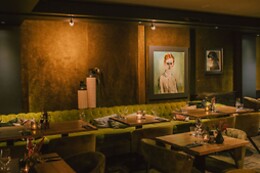 Restaurant Black and Blue